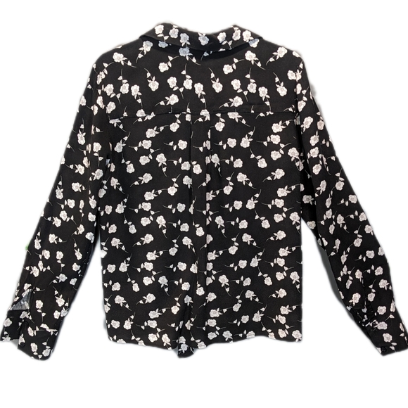 Suzy Shier Back and White Floral Button Up Collared Shirt with Tie Bottom Size S - Picture 2 of 5